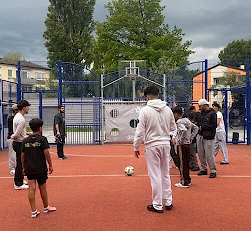 Im Rahmen der Siegelverlängerung „Kinderfreundliche Kommune“ – Jugendliche hatten viel Spaß beim Turnier „Fußball trifft Basketball!“